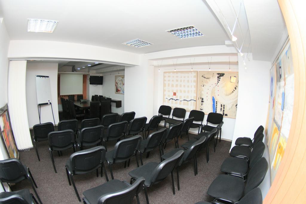 Pensiunea Studio Bacău Buitenkant foto